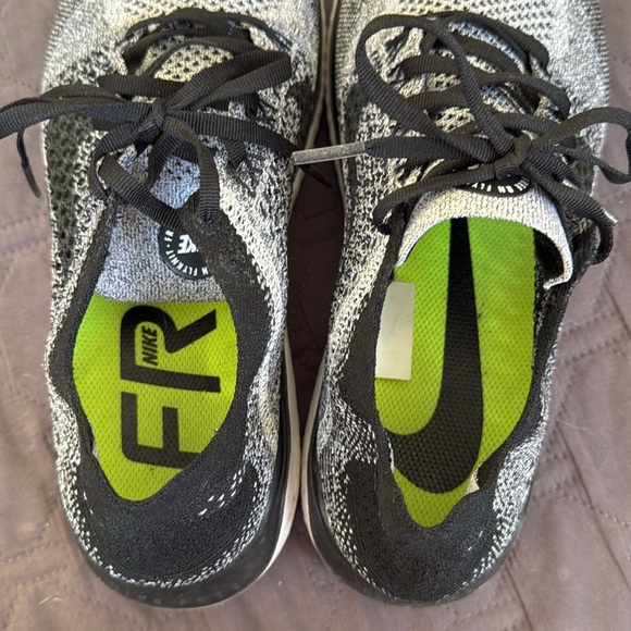Nike Men’s Sneaker Flyknit Running Shoes Size 10 - Picture 3 of 3